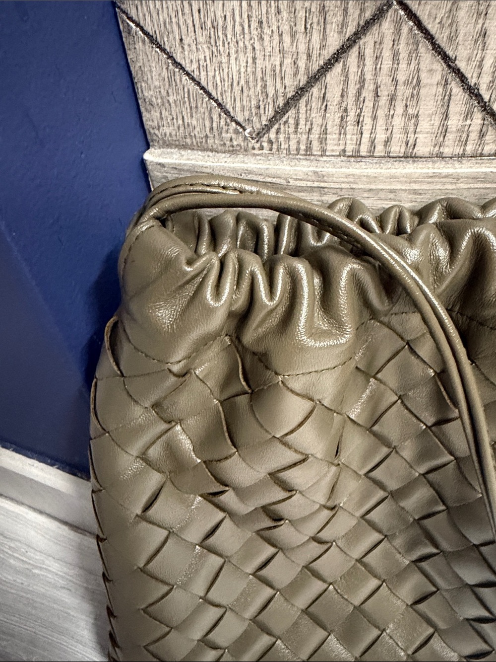 Bottega Veneta Medium Pouch in Cypress Green - Picture 2 of 16